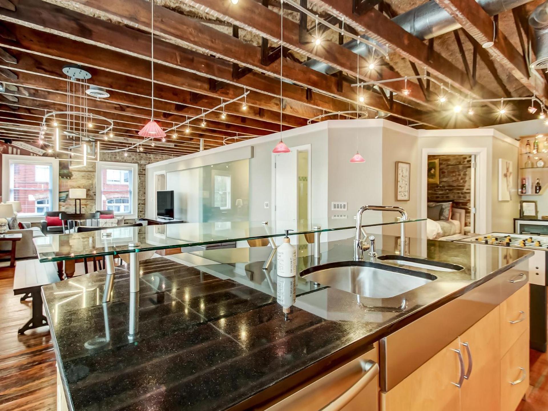 Апартаменты Broughton Corner Loft Саванна Экстерьер фото